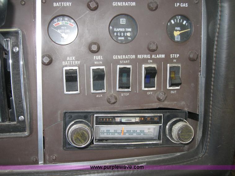 image for item 6813 1975 The Executive 30' camper