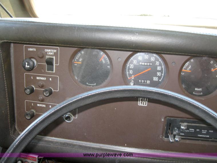 image for item 6813 1975 The Executive 30' camper