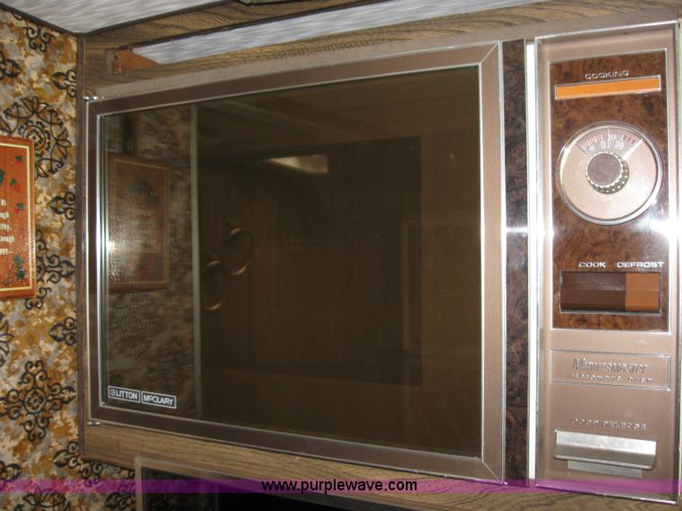 image for item 6813 1975 The Executive 30' camper