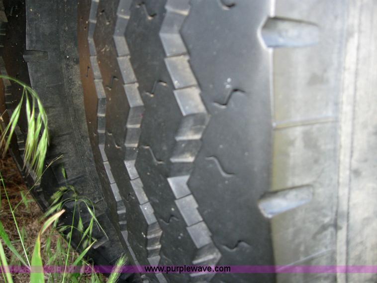 image for item 6813 1975 The Executive 30' camper