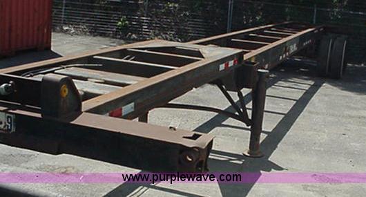 image for item A1140 1985 Thueuer 40' container chassis