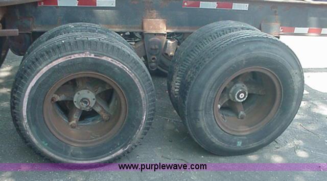 image for item A1140 1985 Thueuer 40' container chassis