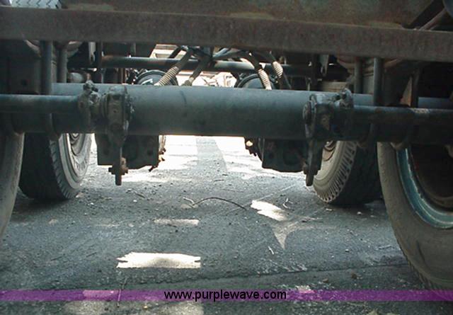 image for item A1140 1985 Thueuer 40' container chassis