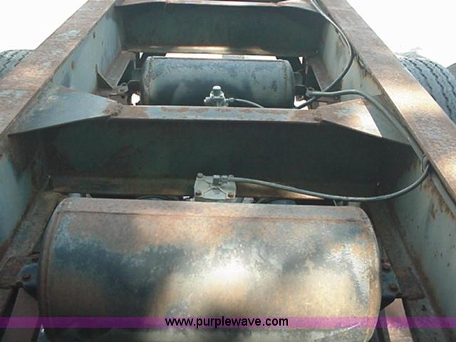 image for item A1140 1985 Thueuer 40' container chassis