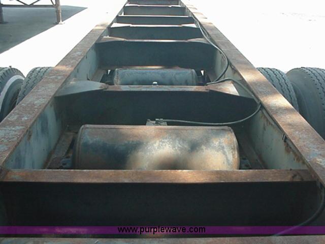 image for item A1140 1985 Thueuer 40' container chassis