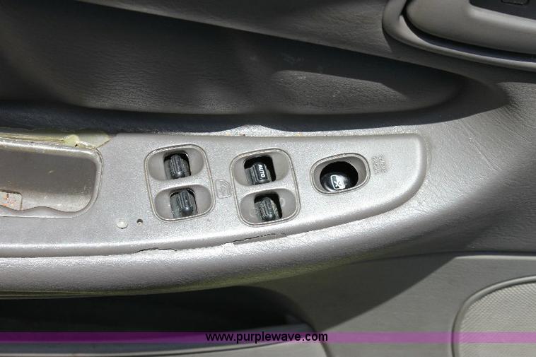 image for item A2552 2003 Chrysler Sebring LX
