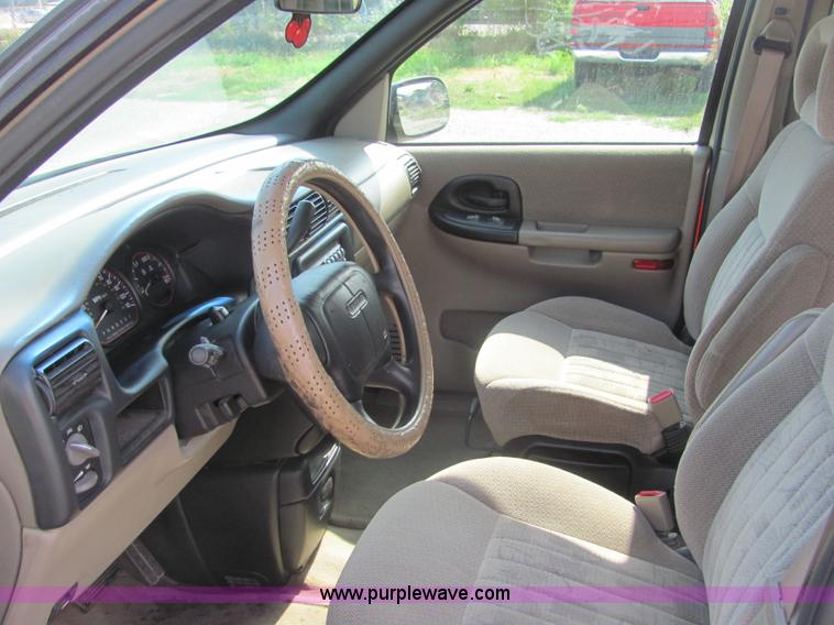 image for item A3591 2000 Pontiac Montana mini van