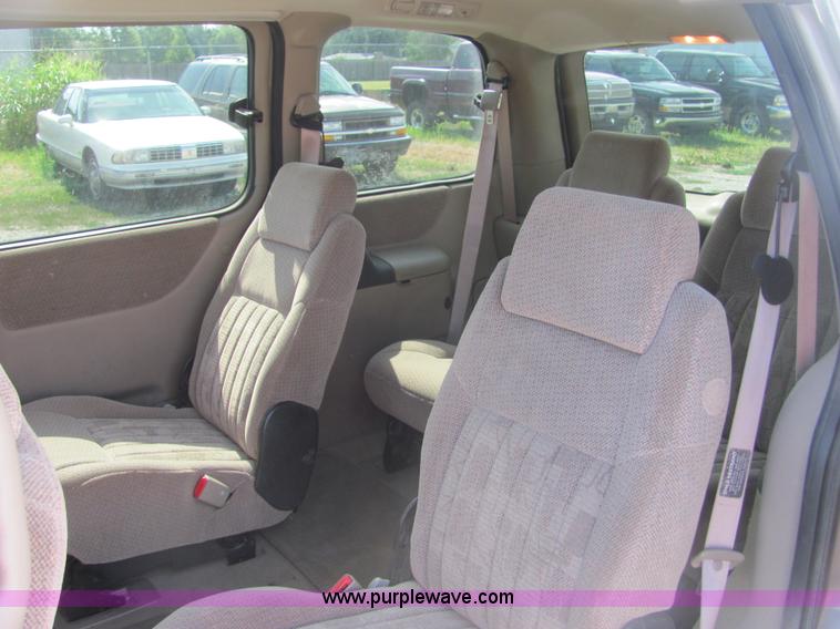 image for item A3591 2000 Pontiac Montana mini van