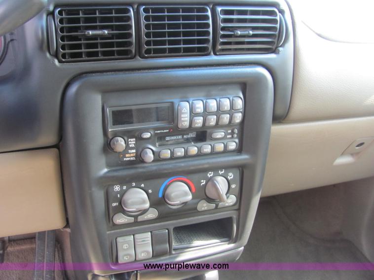 image for item A3591 2000 Pontiac Montana mini van