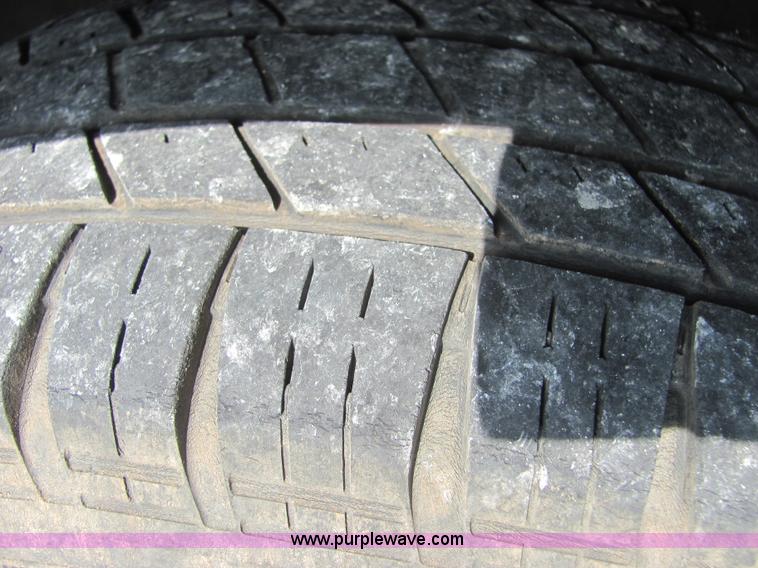 image for item A3591 2000 Pontiac Montana mini van