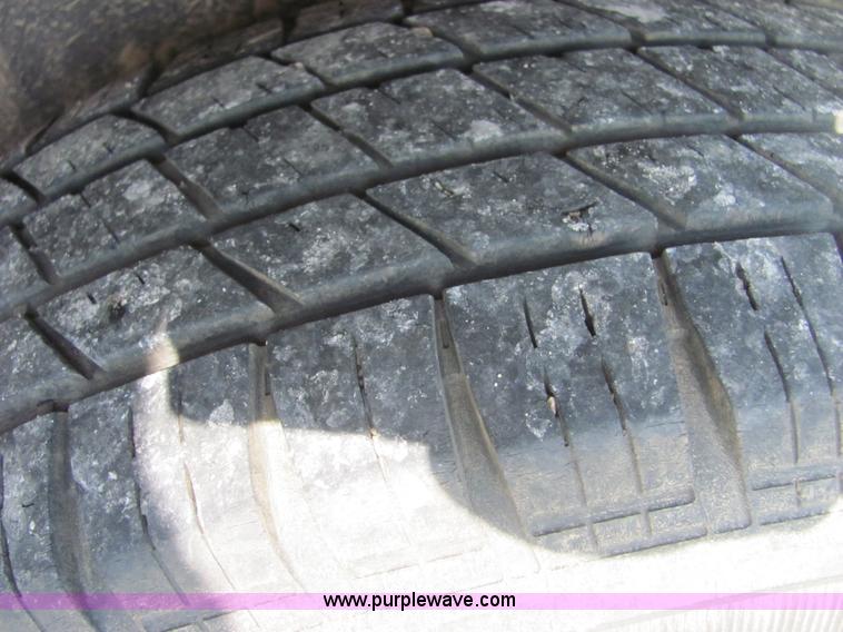 image for item A3591 2000 Pontiac Montana mini van