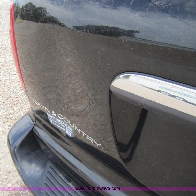 image for item A3839 2003 Chrysler Town & Country LXi mini van