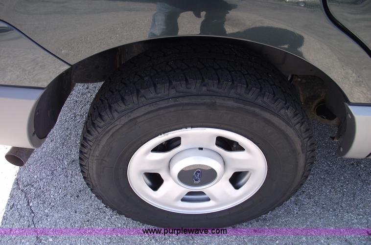 image for item A4148 2003 Ford Expedition XLT SUV