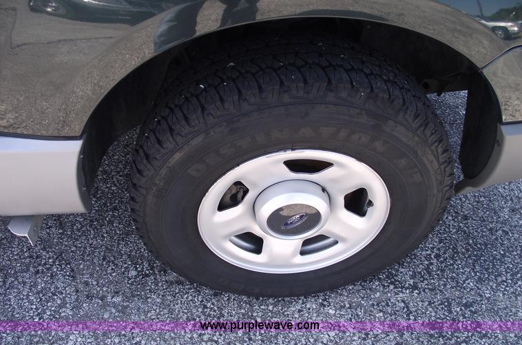 image for item A4148 2003 Ford Expedition XLT SUV