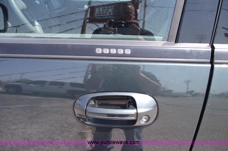 image for item A4148 2003 Ford Expedition XLT SUV