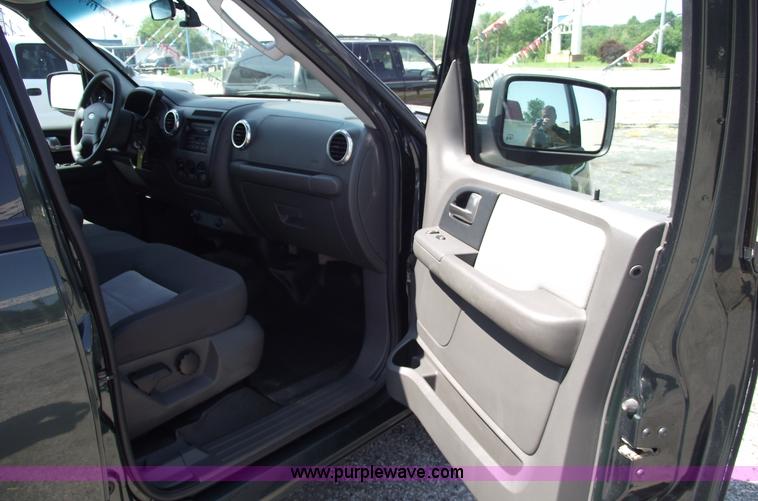 image for item A4148 2003 Ford Expedition XLT SUV