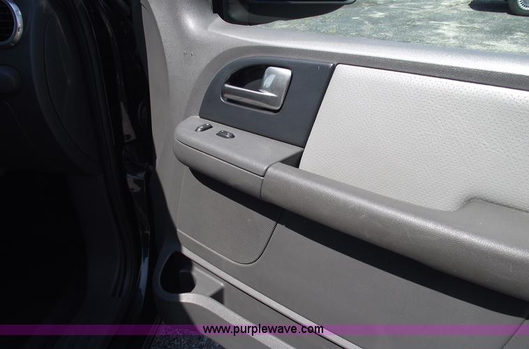 image for item A4148 2003 Ford Expedition XLT SUV