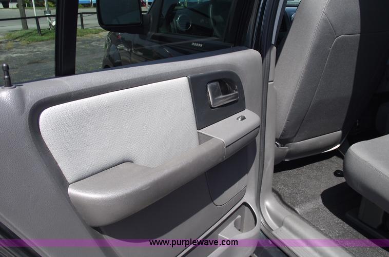 image for item A4148 2003 Ford Expedition XLT SUV