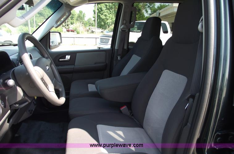 image for item A4148 2003 Ford Expedition XLT SUV