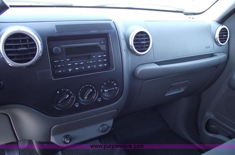 image for item A4148 2003 Ford Expedition XLT SUV