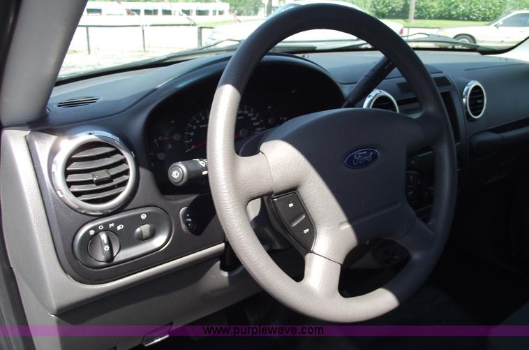 image for item A4148 2003 Ford Expedition XLT SUV