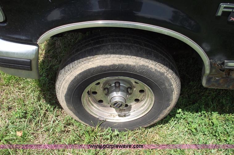 image for item A4152 1995 Ford F150 XLT extended cab pickup truck