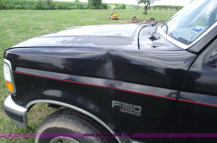 image for item A4152 1995 Ford F150 XLT extended cab pickup truck