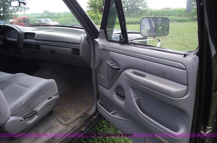 image for item A4152 1995 Ford F150 XLT extended cab pickup truck