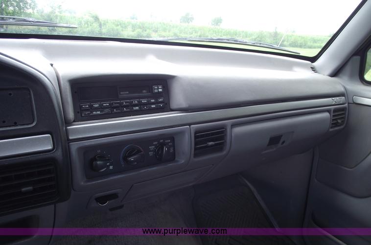 image for item A4152 1995 Ford F150 XLT extended cab pickup truck