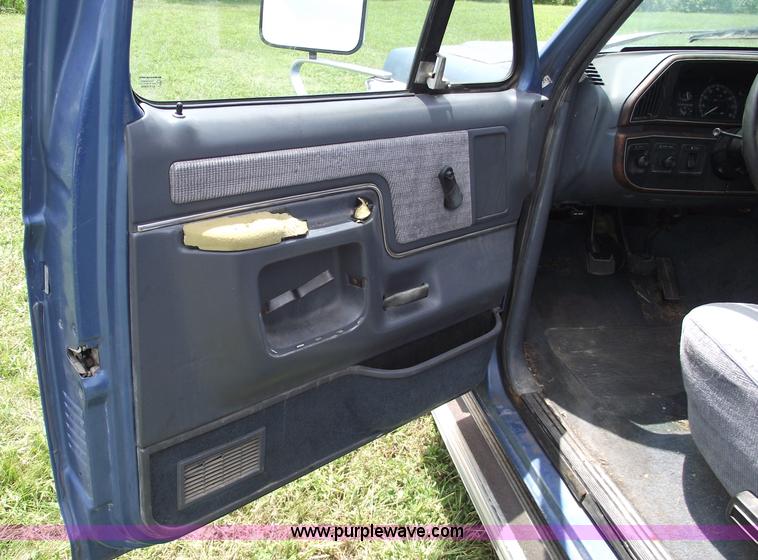 image for item A4156 1991 Ford F150 XLT pickup truck