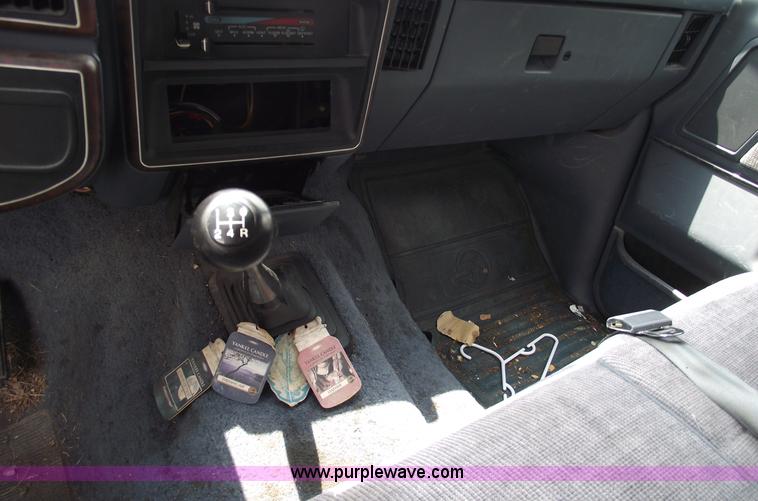 image for item A4156 1991 Ford F150 XLT pickup truck