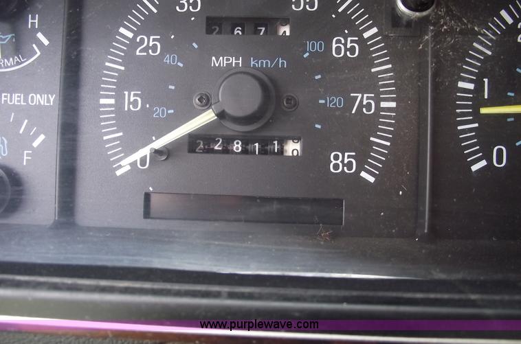 image for item A4156 1991 Ford F150 XLT pickup truck