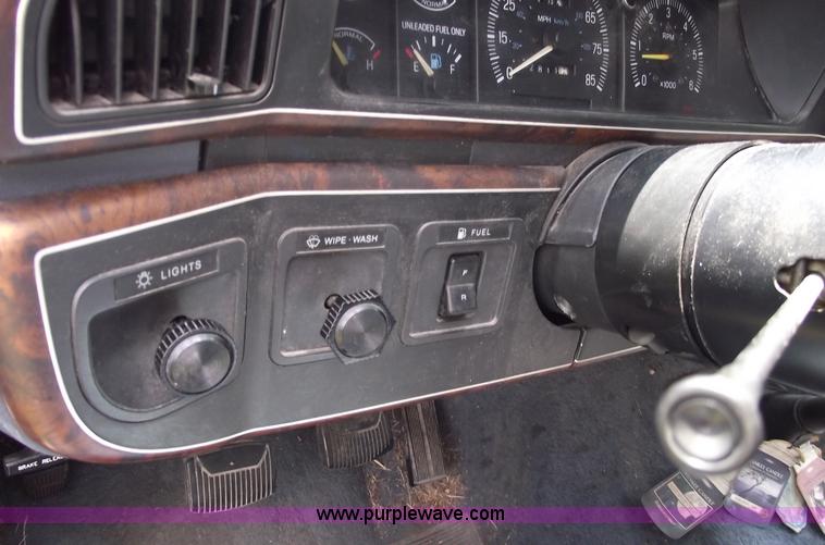 image for item A4156 1991 Ford F150 XLT pickup truck