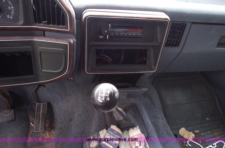 image for item A4156 1991 Ford F150 XLT pickup truck