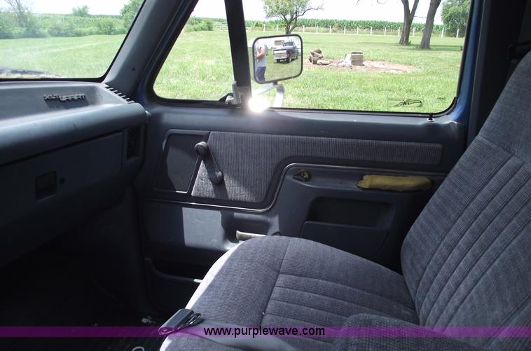 image for item A4156 1991 Ford F150 XLT pickup truck
