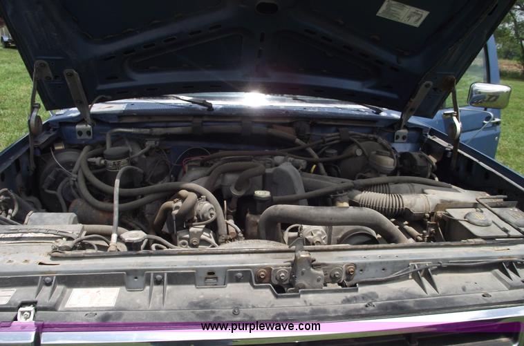 image for item A4156 1991 Ford F150 XLT pickup truck