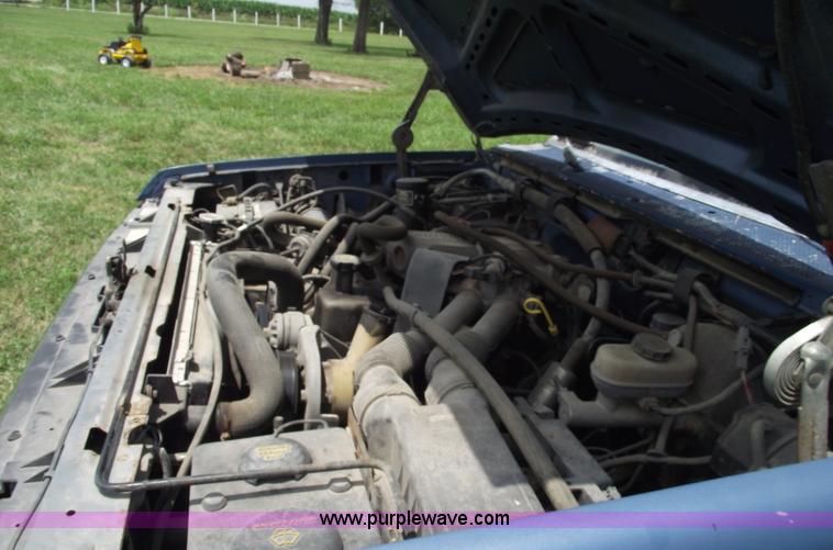 image for item A4156 1991 Ford F150 XLT pickup truck