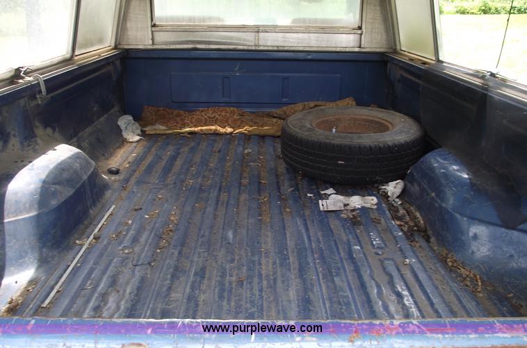 image for item A4156 1991 Ford F150 XLT pickup truck