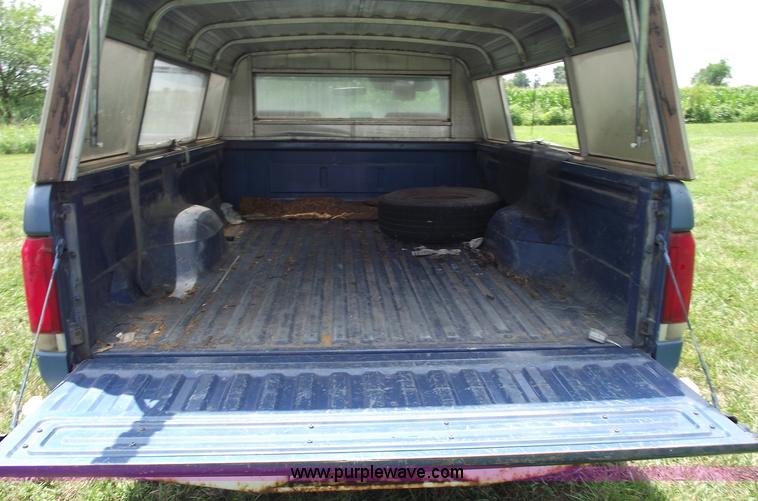 image for item A4156 1991 Ford F150 XLT pickup truck