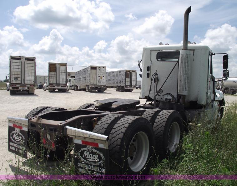 image for item A4189 2005 Freightliner Columbia CL120 semi truck