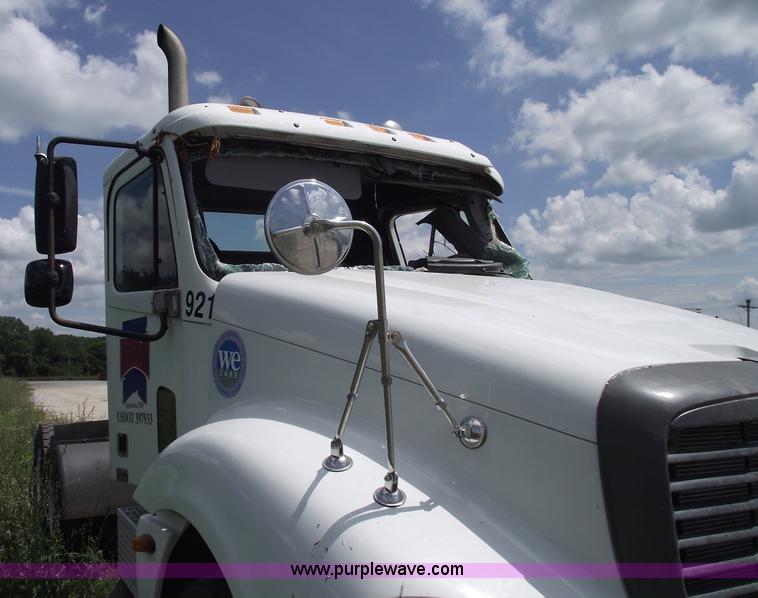image for item A4189 2005 Freightliner Columbia CL120 semi truck