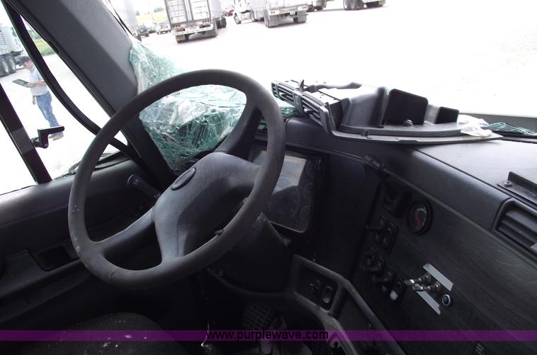 image for item A4189 2005 Freightliner Columbia CL120 semi truck