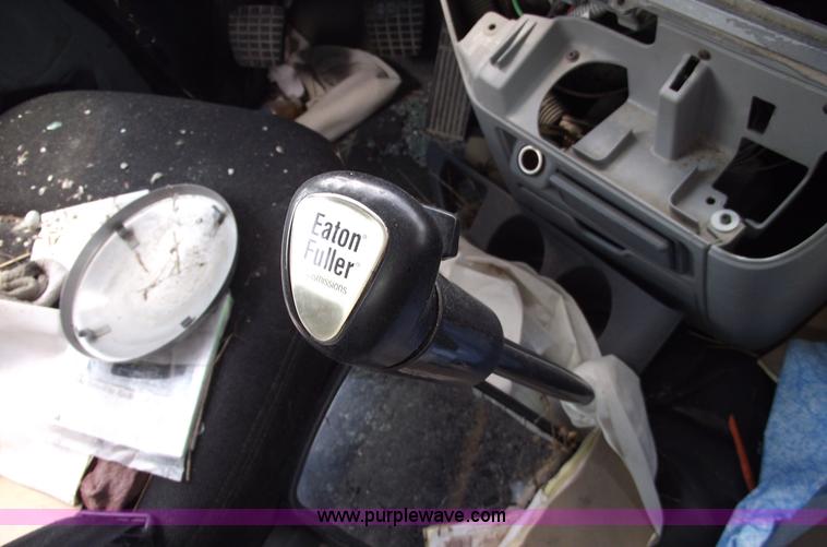 image for item A4189 2005 Freightliner Columbia CL120 semi truck