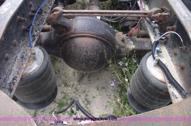 image for item A4189 2005 Freightliner Columbia CL120 semi truck