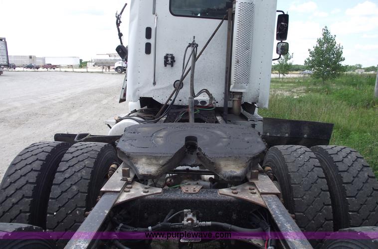 image for item A4189 2005 Freightliner Columbia CL120 semi truck