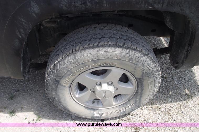 image for item A4190 2007 GMC Canyon SLE pickup truck