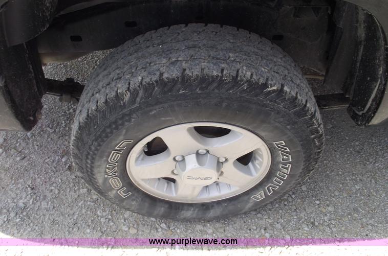 image for item A4190 2007 GMC Canyon SLE pickup truck