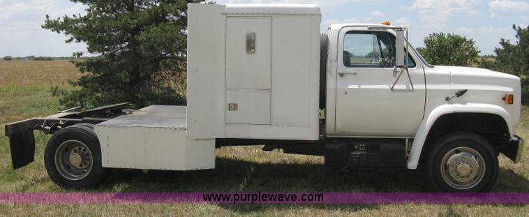 image for item A4275 1989 GMC Sierra Classic truck