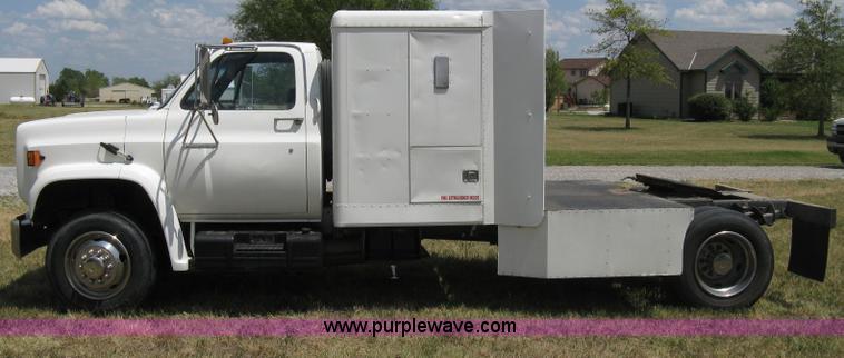 image for item A4275 1989 GMC Sierra Classic truck