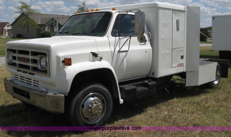 image for item A4275 1989 GMC Sierra Classic truck